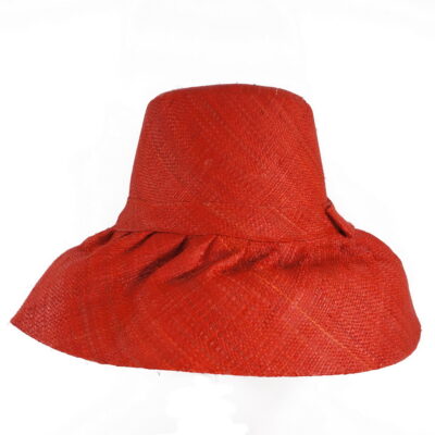 Γυναικείο χειροποίητο καπέλο Μαδαγασκάρης σε κόκκινο χρώμα.