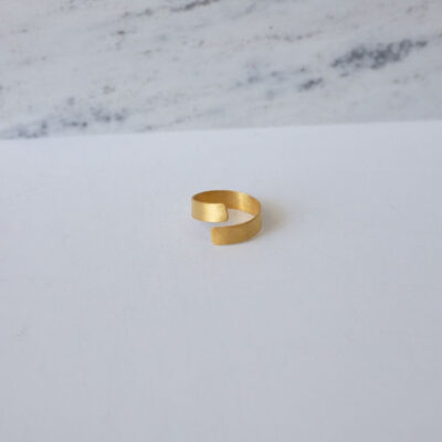 χειροποίητο ασημένιο δαχτυλίδι από την Ελένη Τσαπράλη