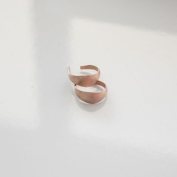 χειροποίητα ασημένια σκουλαρίκια με επιχρύσωση ροζ χρυσό από την Eleni Tsap