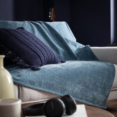 μπλε ριχτάρι για διθέσιο καναπέ από ύφασμα σενίλ